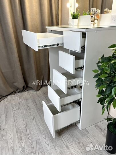 Современный туалетный стол