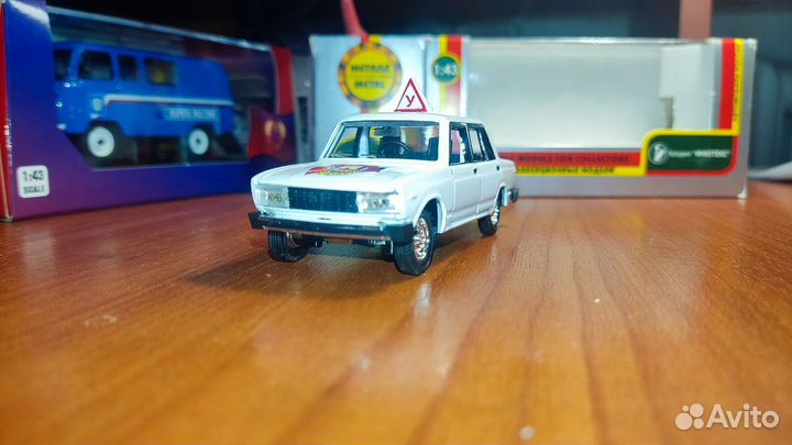 Модель масштаба 1:43 ваз 2105