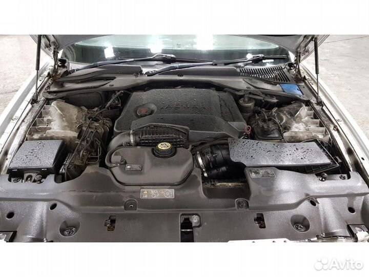 Jaguar XJ XF разбирается на запчасти