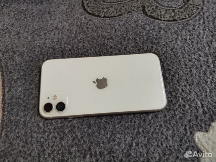 iPhone 11, 64 ГБ
