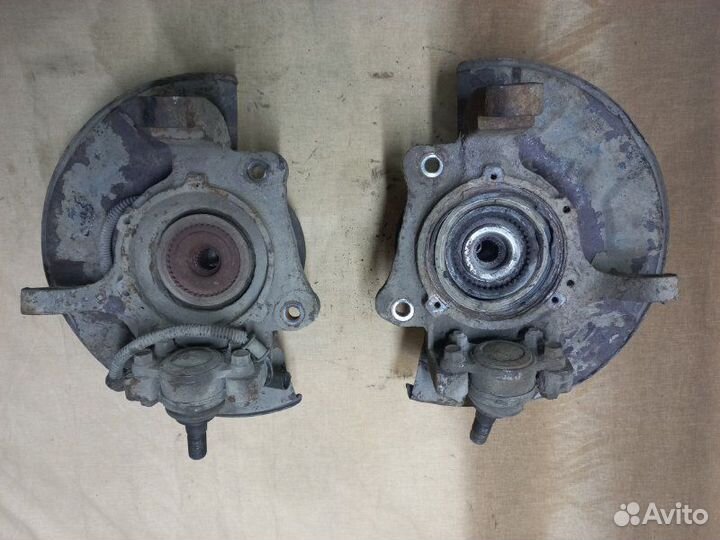 Поворотный кулак со ступицей передний правый