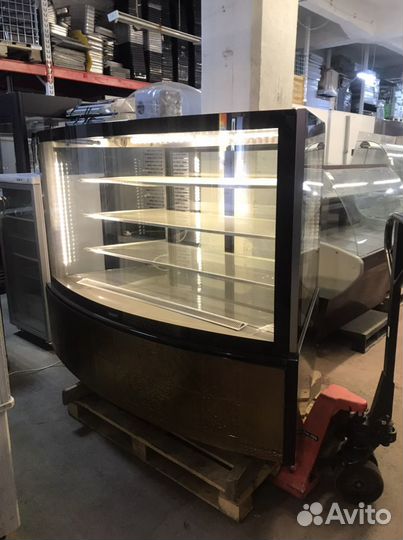 Кондитерская витрина
