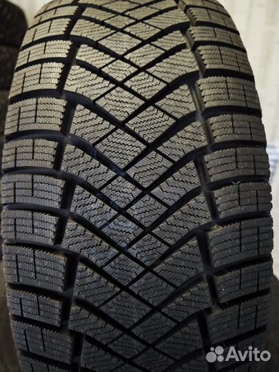 Pirelli Ice Zero FR 235/55 R20 102T