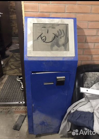 Старый платёжный терминал Qiwi