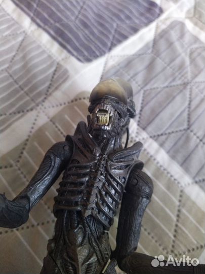 Фигурка чужой neca 22 см