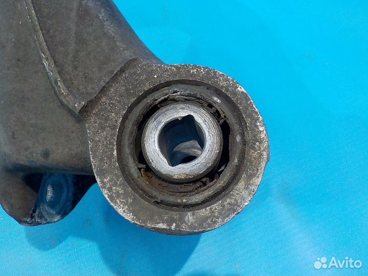 Кронштейн амортизатора передний правый opel Astra