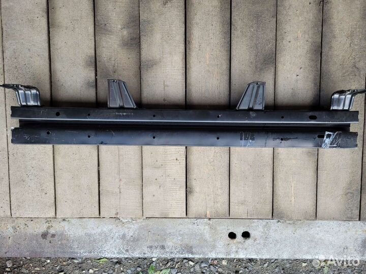 Усилитель переднего бампера Toyota