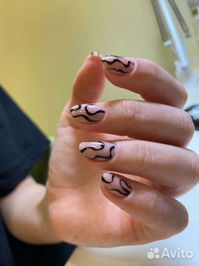 Мастер маникюра и наращивания ногтей
