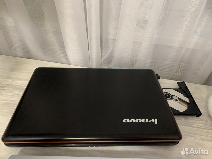 Lenovo Y550