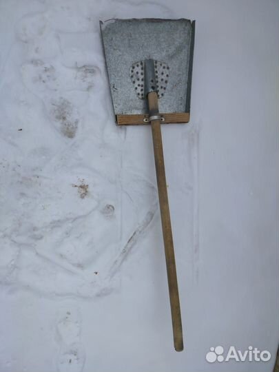 Скрепер и лопата для уборки снега