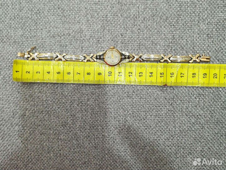 Часы золотые женские с бриллиантами Чайка