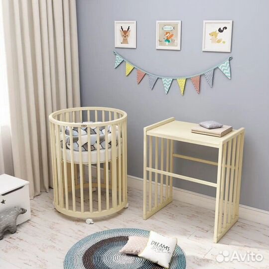 Детская кроватка с маятником