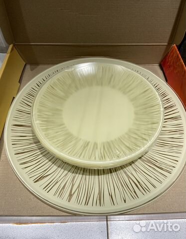Набор новых тарелок