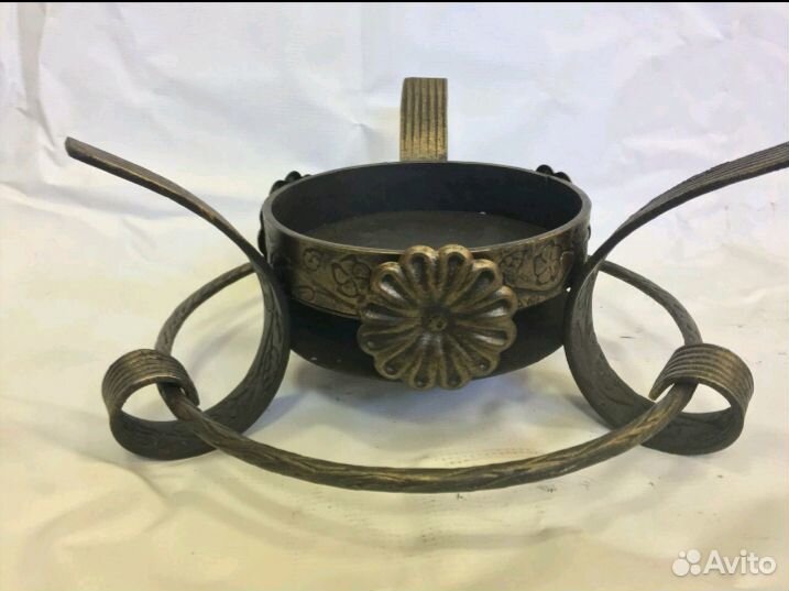 Саджи на кованой подставке