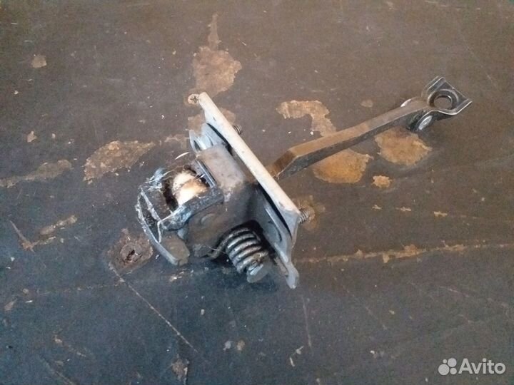 Ограничитель двери задней Пежо 308