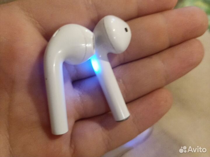 Беспроводные наушники apple airpods