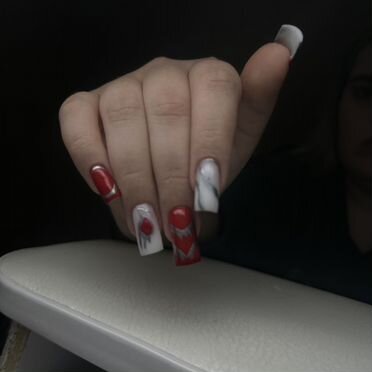 Модель на маникюр