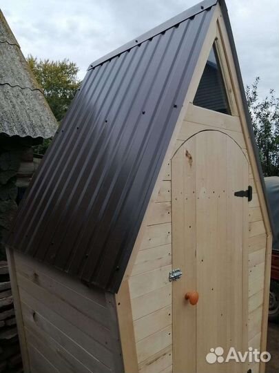 Дачный туалет, стол со скамейкам