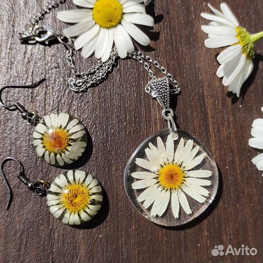 Кулоны и комплекты украшений из ювелирной смолы