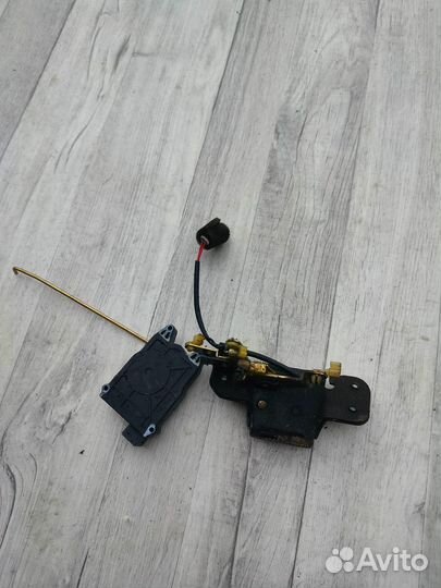 Замок крышки багажника Chevrolet Lacetti 2007