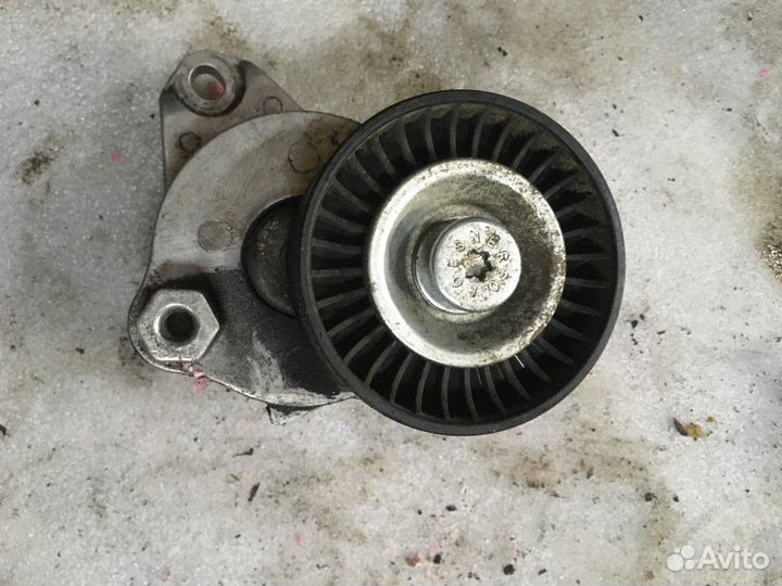 Натяжитель ремня