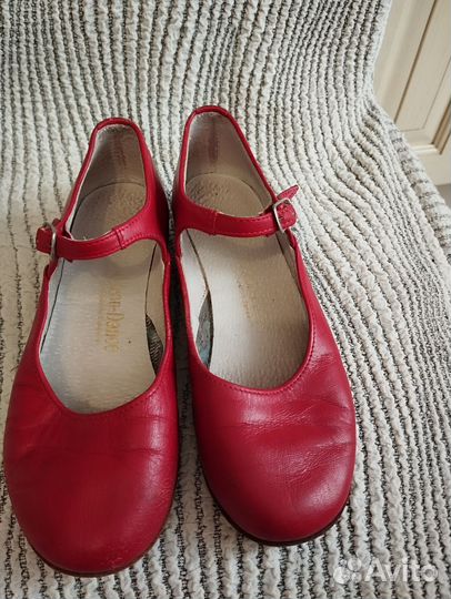 Туфли для девочки 30,31,33 размер