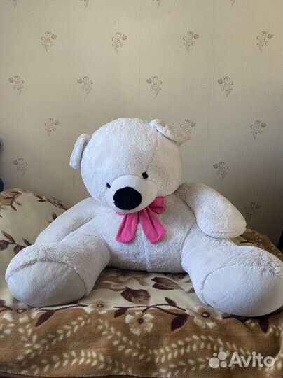 Плюшевый медведь белый