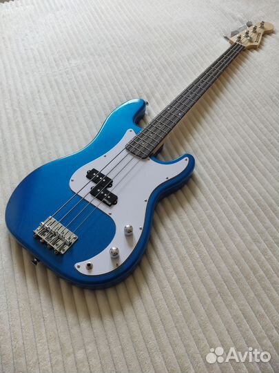 Бас гитара Bosstone/ обмен