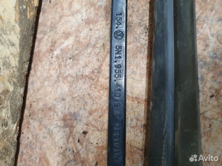 Поводок дворника правый рест 1,4 МКПП VW Tiguan 20