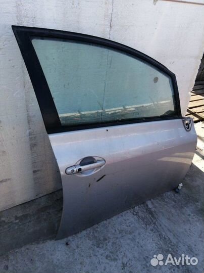 Дверь передняя правая Toyota Auris ZRE151