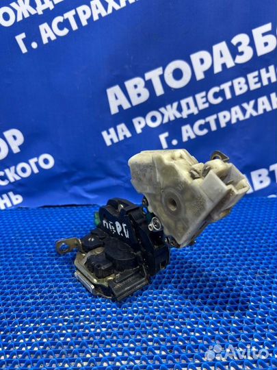 Передний правый замок двери Nissan Almera N16