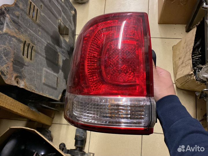 Фонарь задний Тойота Ленд крузер 200