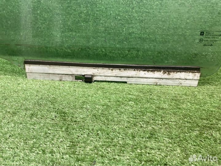 Стекло двери переднее левое Opel Vectra B