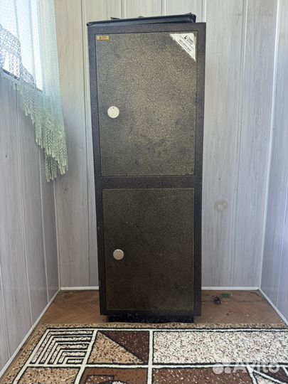 Сейф металлический