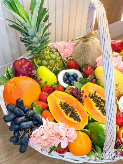 Корзины с экзотическими фруктами