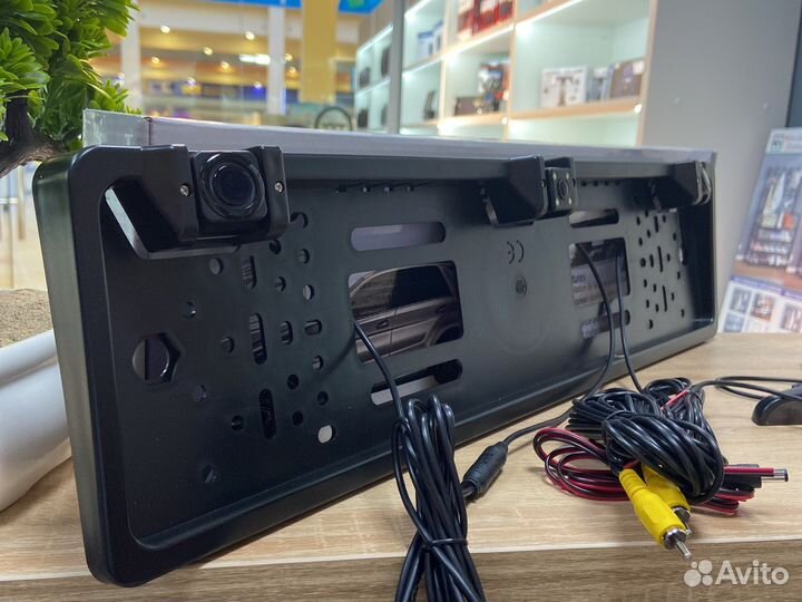 Номерная рамка с парктроником и задней камерой