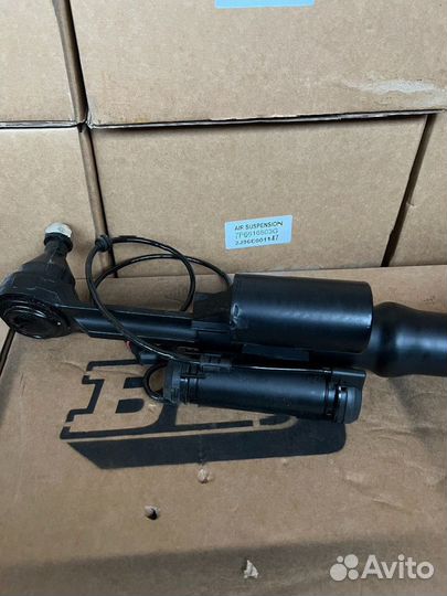 Амортизатор Mercedes W221 4Matic передний левый