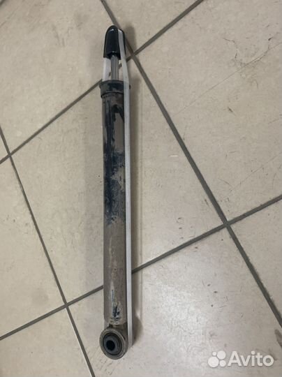 Задний амортизатор opel astra j