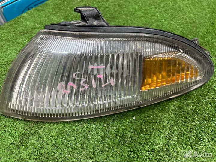 Поворотник передний левый Toyota Sprinter Marino