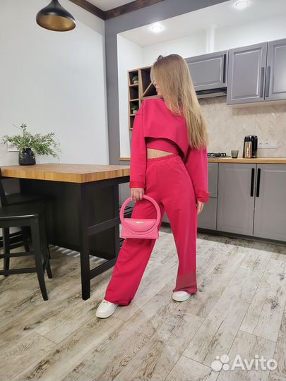 Женский спортивный костюм