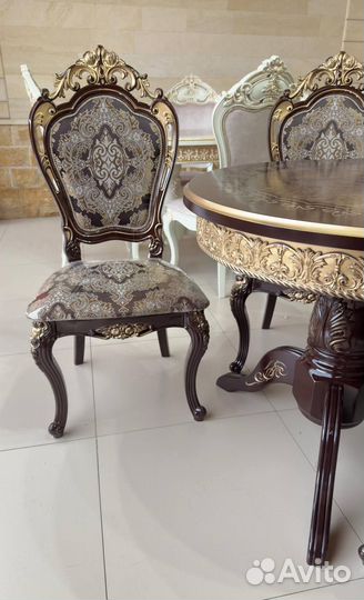 Раскладной кухонный стол и стулья