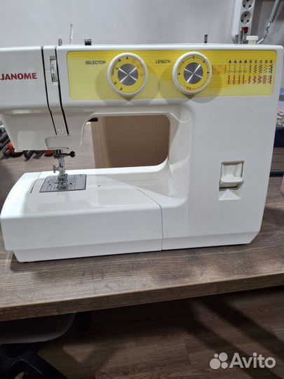 Швейная машинка janome
