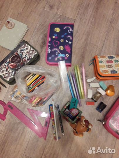 Пеналы,карандаши,точилки и другое