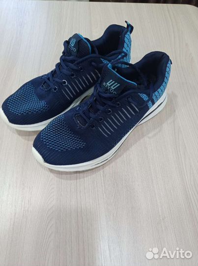 Кроссовки для подростка 38-39-41 р