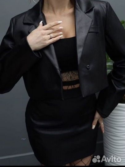 Кожаный пиджак и юбка