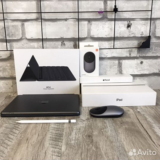 iPad + Apple Pencil + Apple Smart Keybord