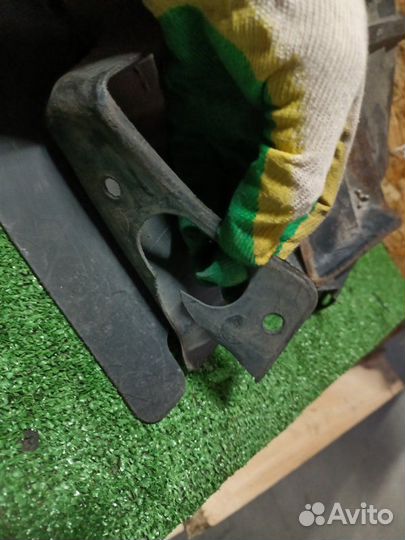 Защита арок (подкрылок) передняя правая Mitsubishi