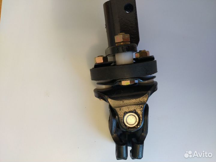 Шарнир рулевого карданного вала(нижний) в сборе с