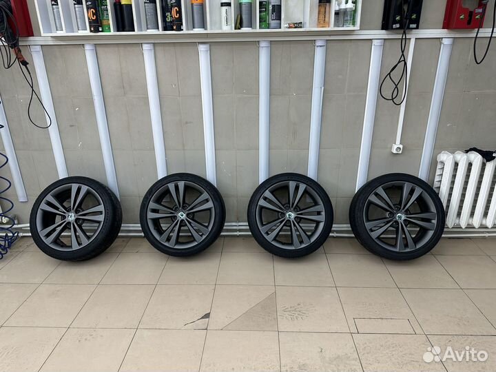 Летние оригинальные колеса r18 Octavia RS
