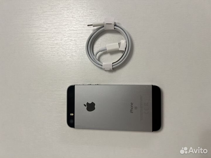 iPhone SE, 32 ГБ